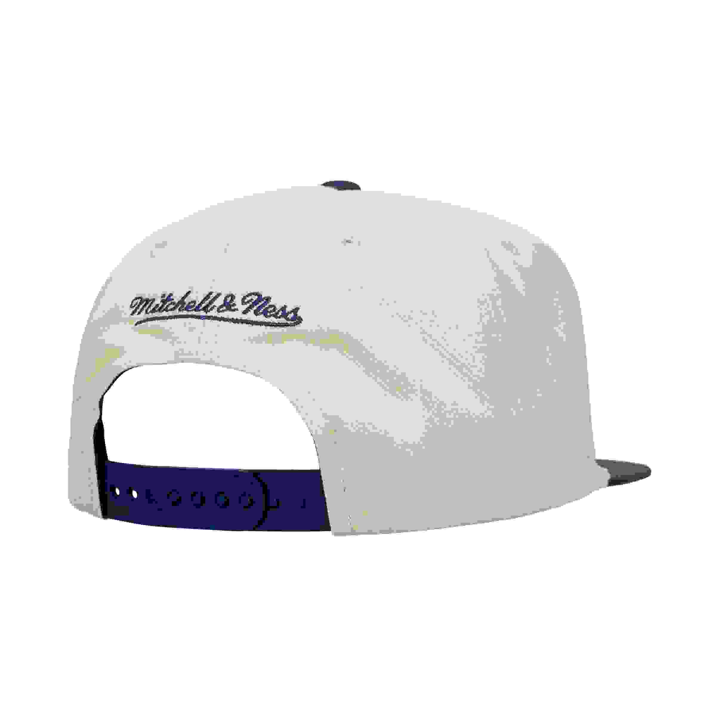 Mitchell & Ness Milwaukee Brewers Cityscape Cream Snapback Hat